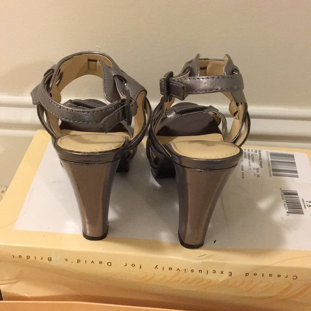 Calvin Klein Gorgeous heels size 6.5 - Picture 4 of 8